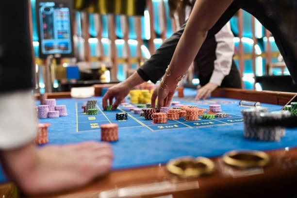 gbo77 live blackjack dealer at HD studio table with multiple camera angles